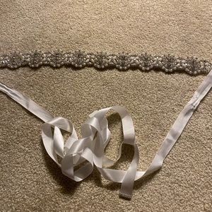 Excellent used condition. Worn for 4 hours. White pearl and beaded belt